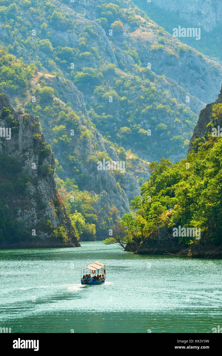 Drehzahl Motor Boot auf dem See, Matka Canyon, Mazedonien Stockfoto