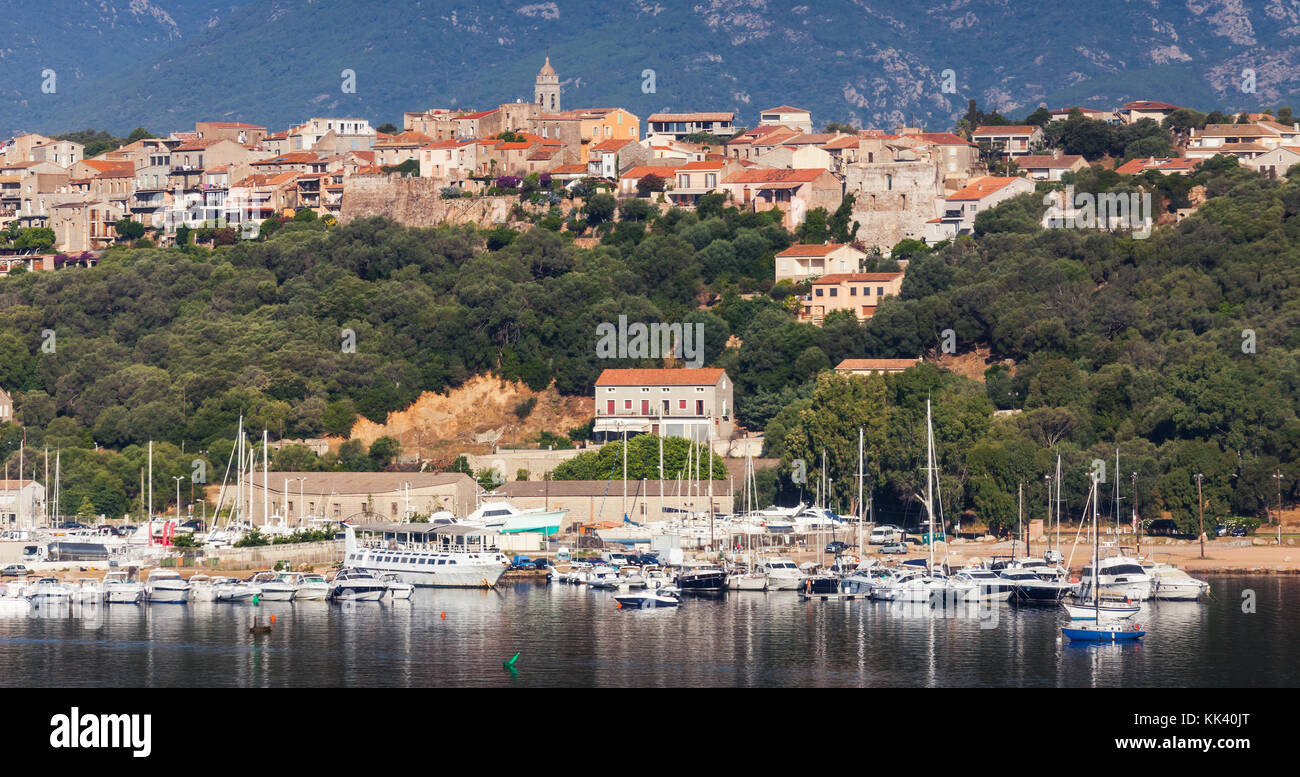 Insel Korsika, Frankreich. PORTO-VECCHIO Stadt-, Küsten Stadtbild mit angelegten Yachten Stockfoto