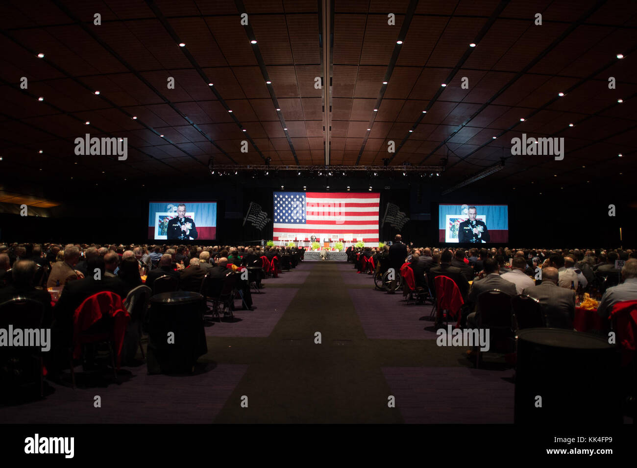 Us Marine Corps Gen. Joseph F. Dunford, Jr., Vorsitzender des Generalstabs, spricht während der Semper Fidelis Gesellschaft Boston US Marine Corps Geburtstag Mittagessen im Boston Convention & Exhibition Center, Massachusetts, November 13, 2017. (DoD Foto von U.S. Army Sgt. James K. McCann) Stockfoto