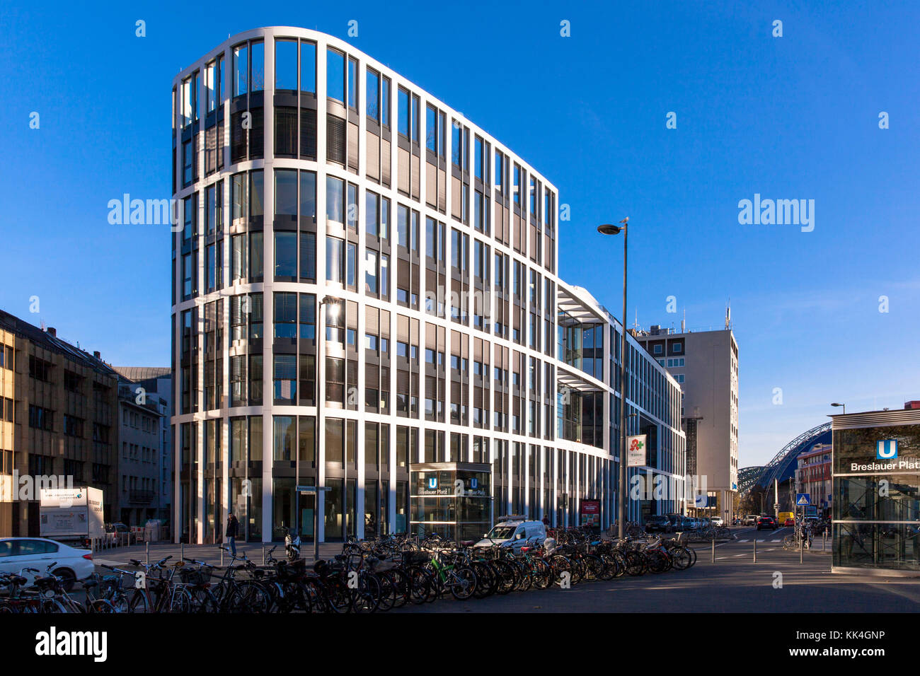 Deutschland, Köln, das Bürogebäude Coeur Köln am Breslauer Platz, Sitz des HRS, Hotel Reservation Service. Stockfoto