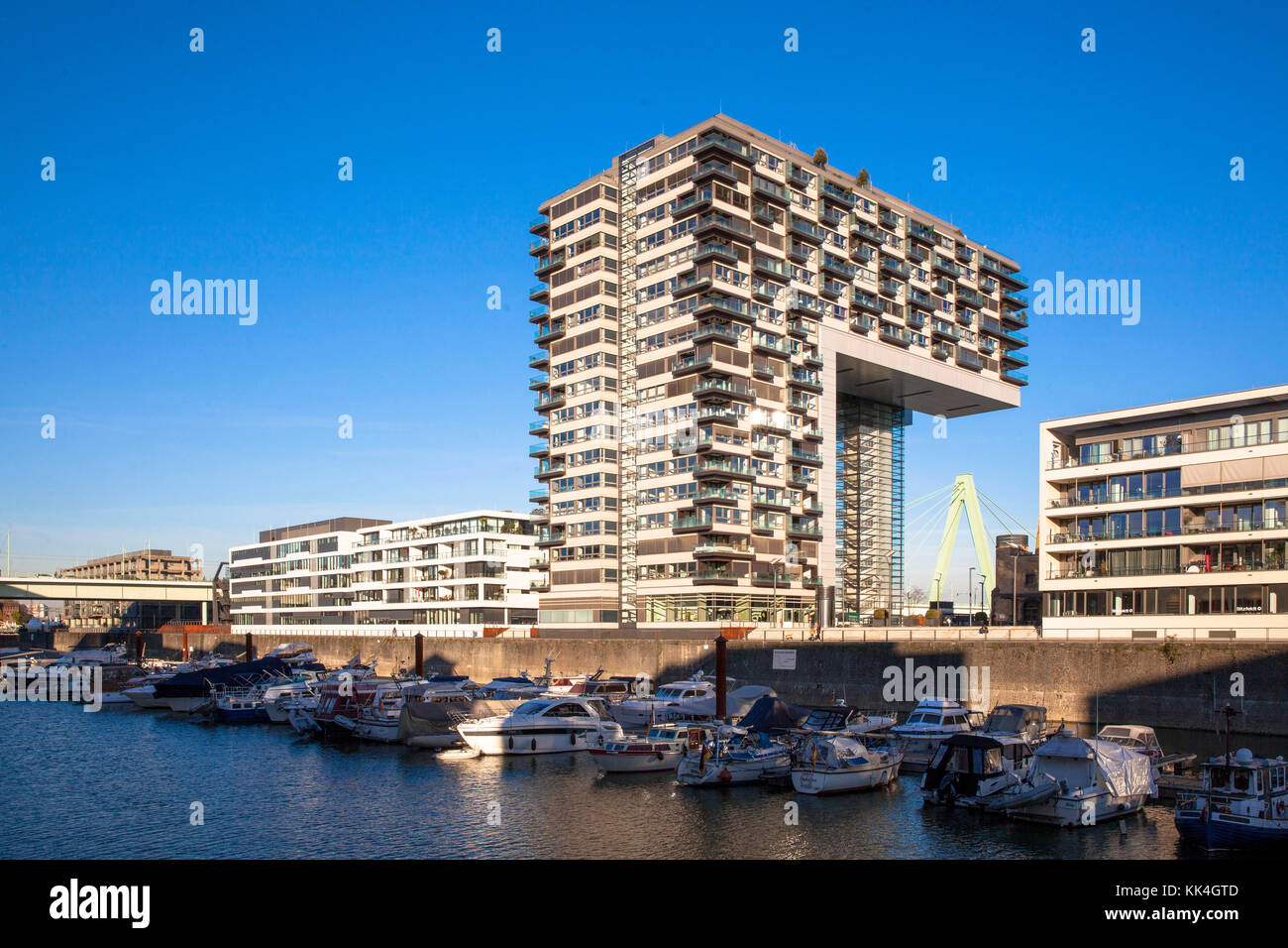 Deutschland, Köln, Crane House Nord am Rheinauer Hafen beherbergt es 133 Luxus-Apartments mit einer Gesamtfläche von 15,000 Quadratmetern auf 18 Etagen, Stockfoto