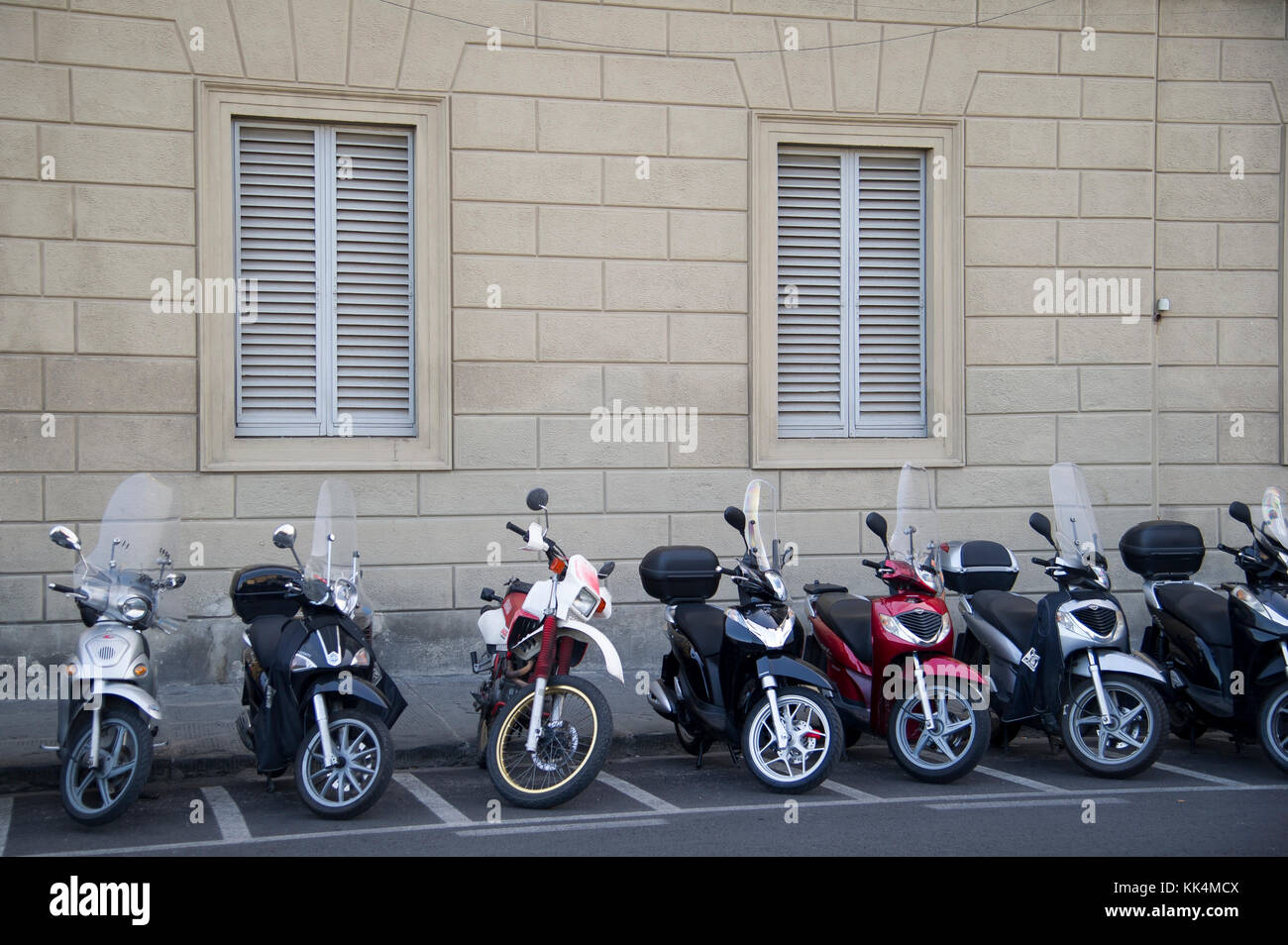 Motorroller Parkplatz im historischen Zentrum von Firenze aufgeführt sind Weltkulturerbe der UNESCO. Florenz, Toskana, Italien. 29. August 2017 © wojciech Strozyk/ Stockfoto