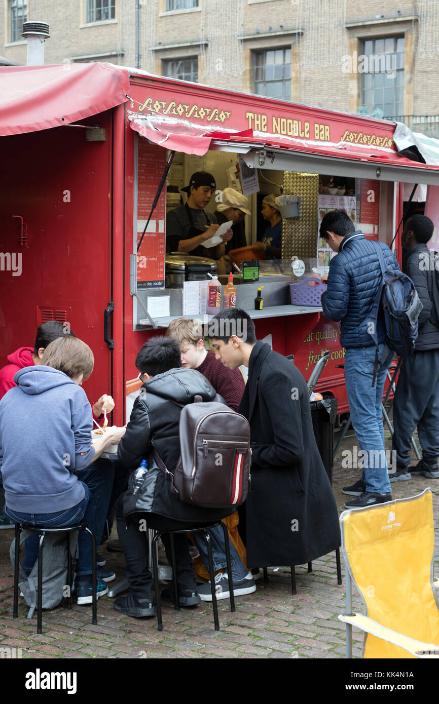 Noodle Bar in Cambridge City Centre Stockfotografie Alamy