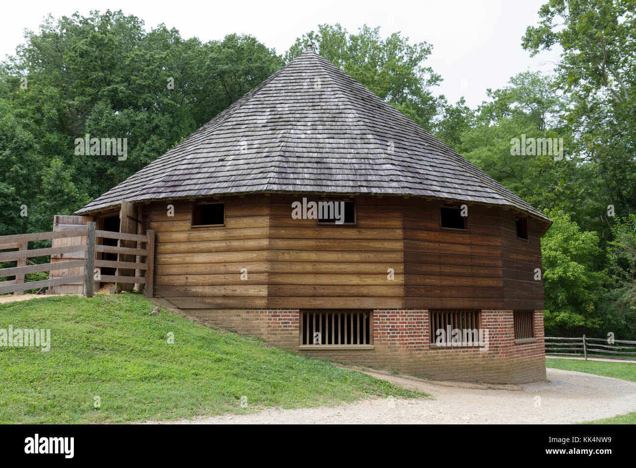 Die 16-seitige Scheune, Pionier Farm, Mount Vernon Estate, Alexandria, Virginia. Stockfoto