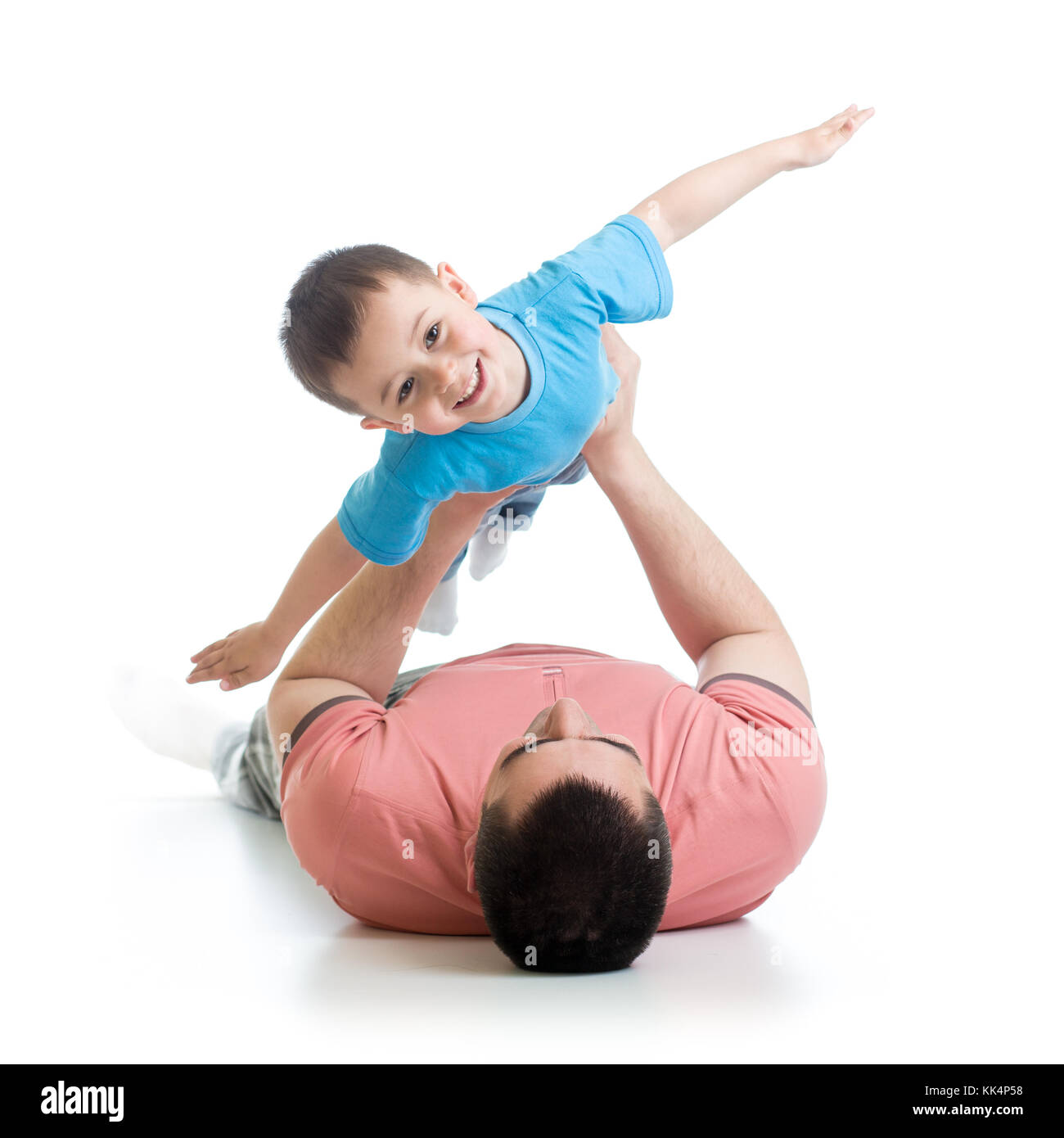 Gerne Vater mit Sohn Zicklein liegend auf dem Boden Stockfoto