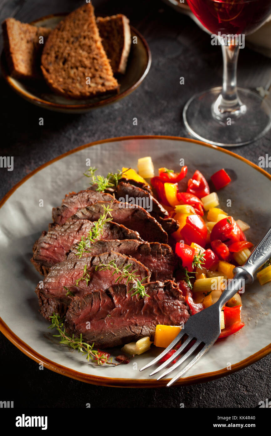 Gegrilltes Steak und Gemüse. Stockfoto