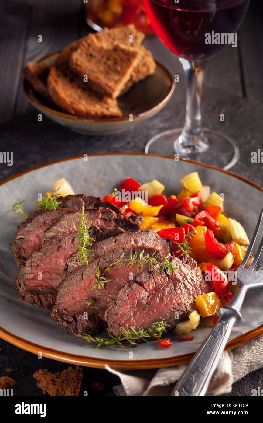 Gegrilltes Steak und Gemüse. Stockfoto