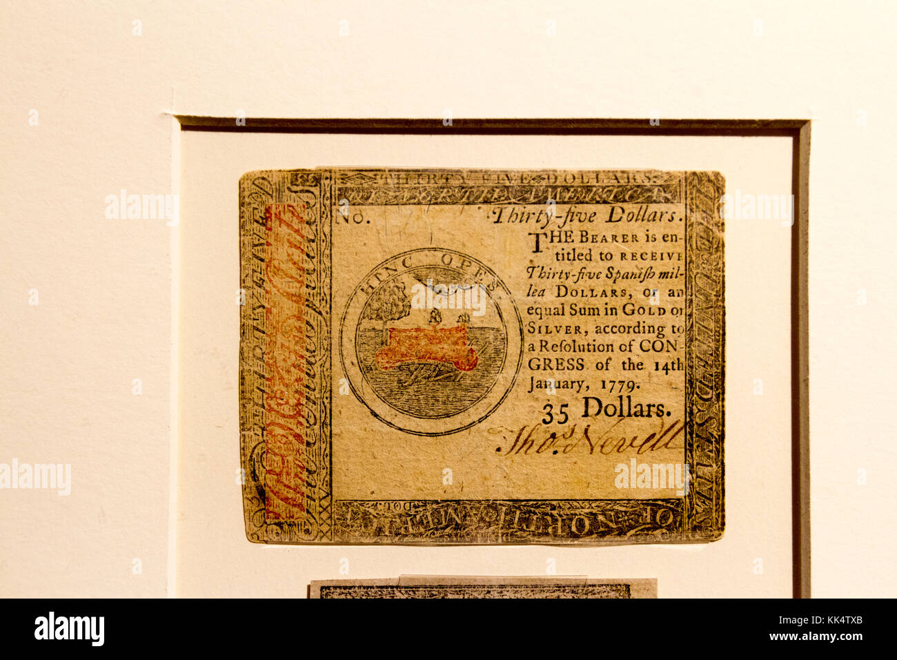 Ein $ 35 Continental Congress Währung Bank Note von 1779, im Museum auf dem Mount Vernon Estate, Alexandria, Virginia, USA. Stockfoto