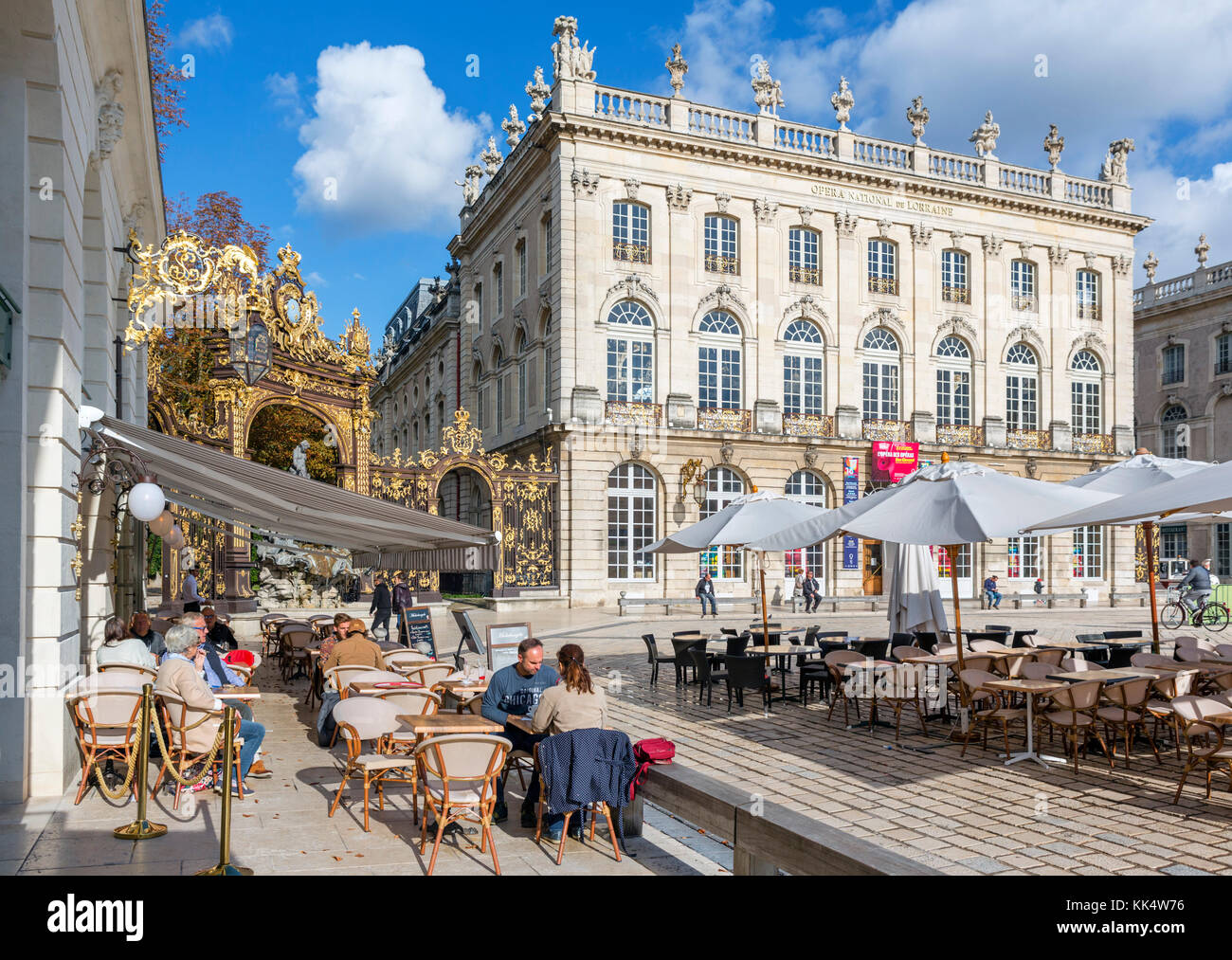 Straßencafé vor dem Opernhaus, Place Stanislas, Nancy, Lothringen, Frankreich Stockfoto