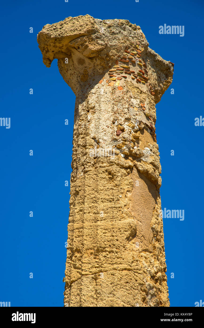 Ruinen des Tempels von Juno im Tal der Tempel in Agrigento, Sizilien, Italien Stockfoto