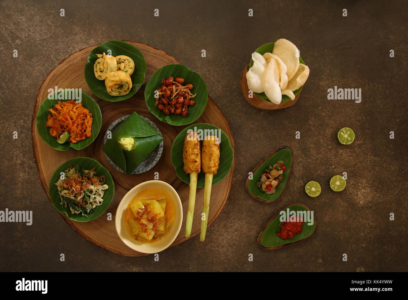 Balinesische essen Sampler. Verschiedene balinesische Gerichte in ...