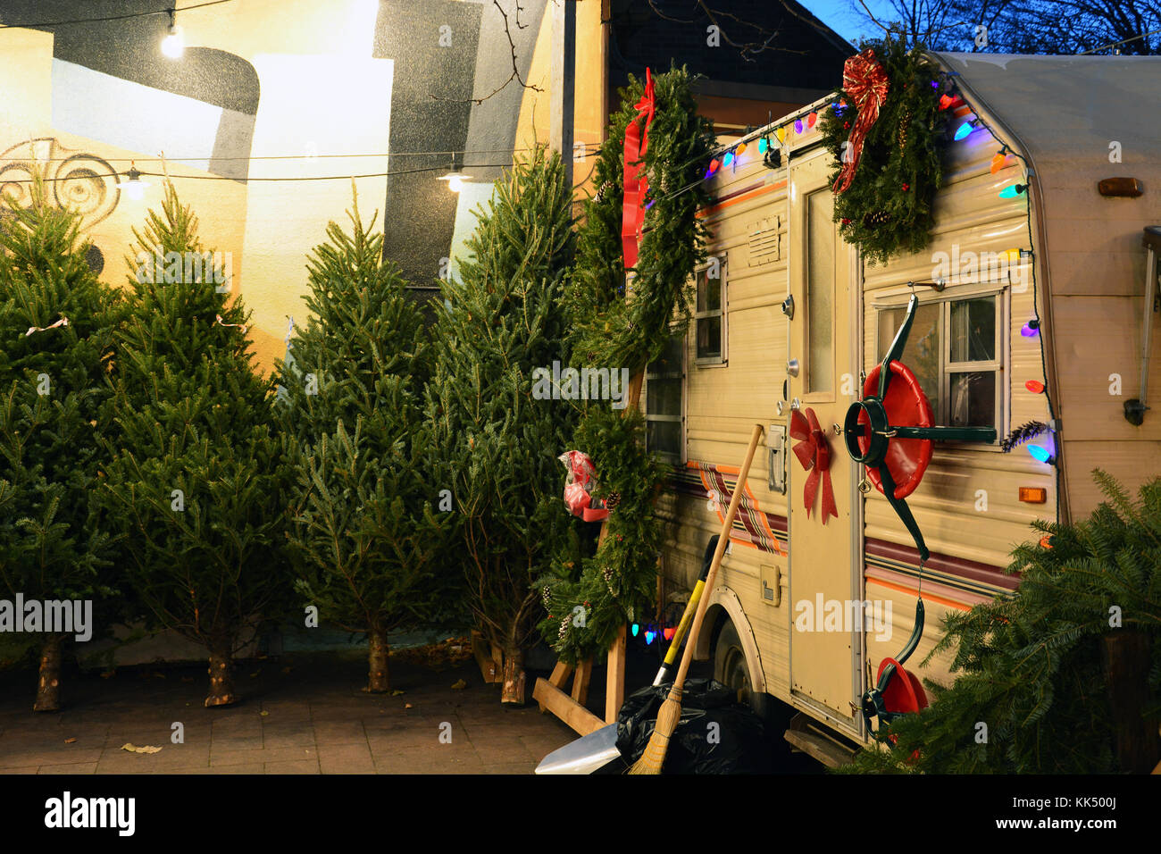 Der Lincoln Square kleinen Nachbarschaft Weihnachtsbaum viele hat, die Bewohner der nördlichen Seite Chicago Nachbarschaft für viele Jahre. Stockfoto