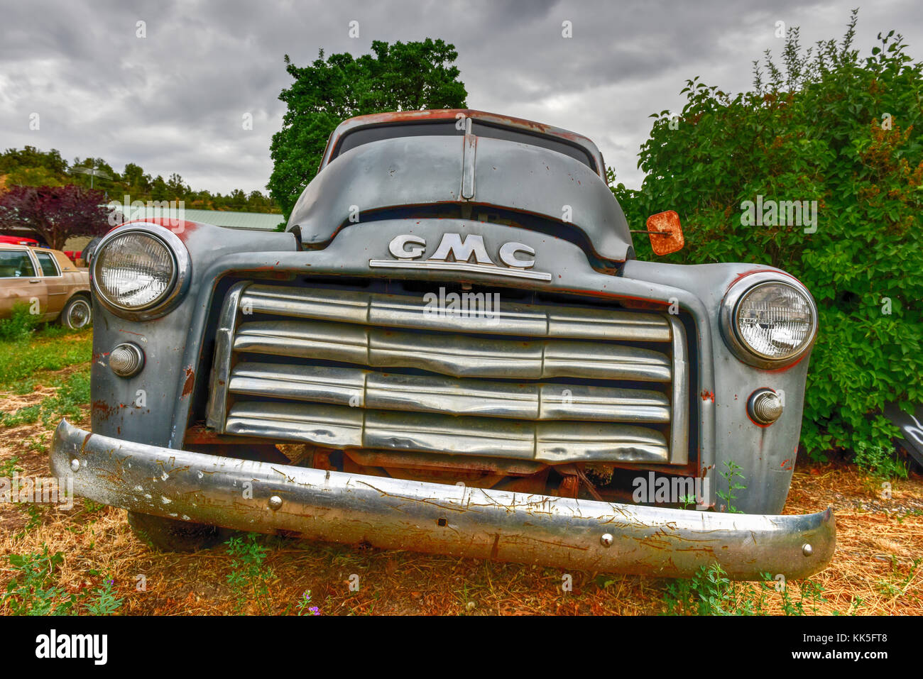 Rost alten gmc Auto in einer Wüste Junk Yard. Stockfoto