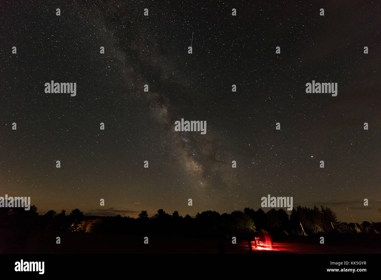 Dark sky Park mit Blick auf die Milchstraße in Cherry Springs State Park in Pennsylvania. Stockfoto