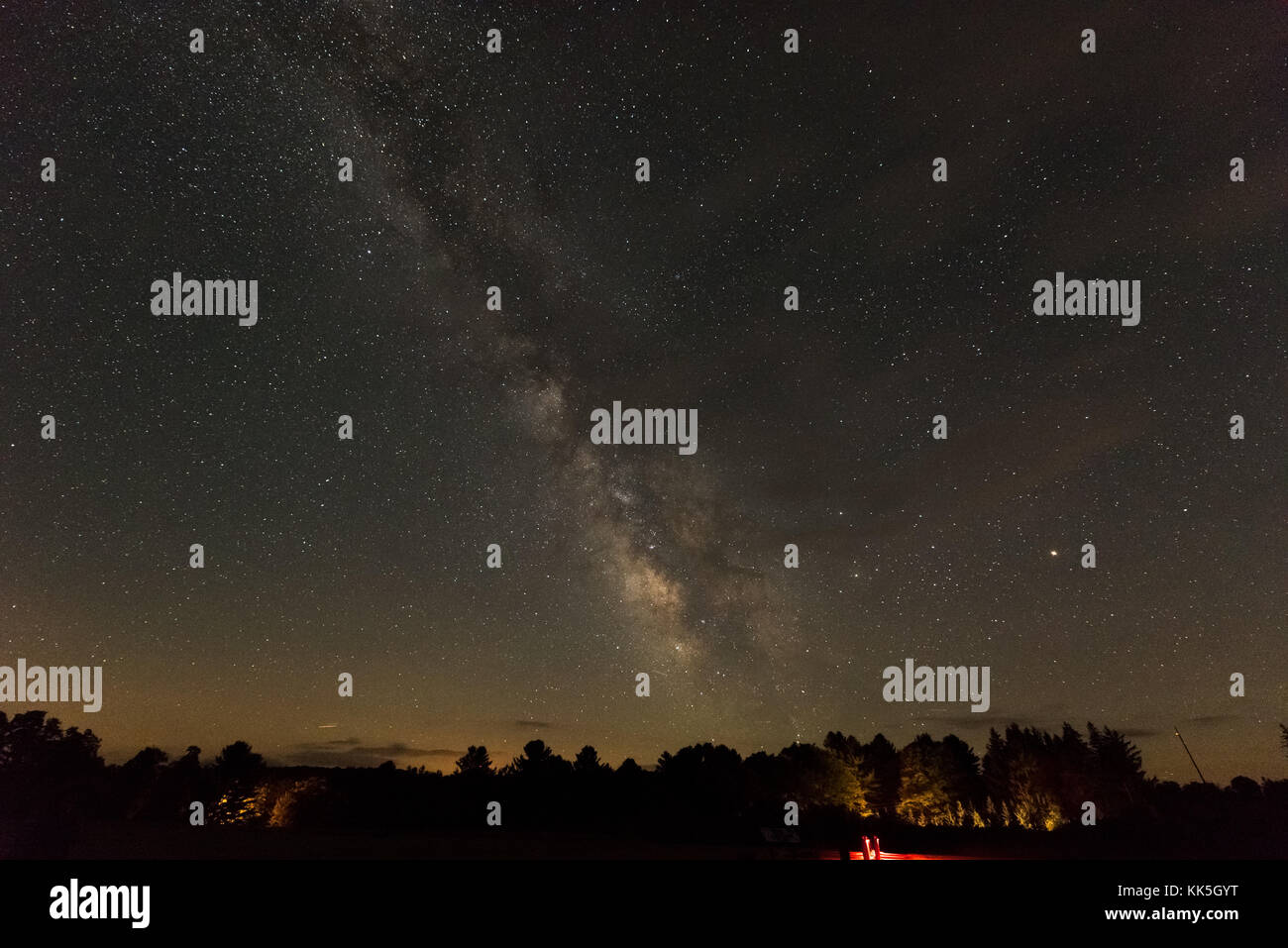 Dark sky Park mit Blick auf die Milchstraße in Cherry Springs State Park in Pennsylvania. Stockfoto