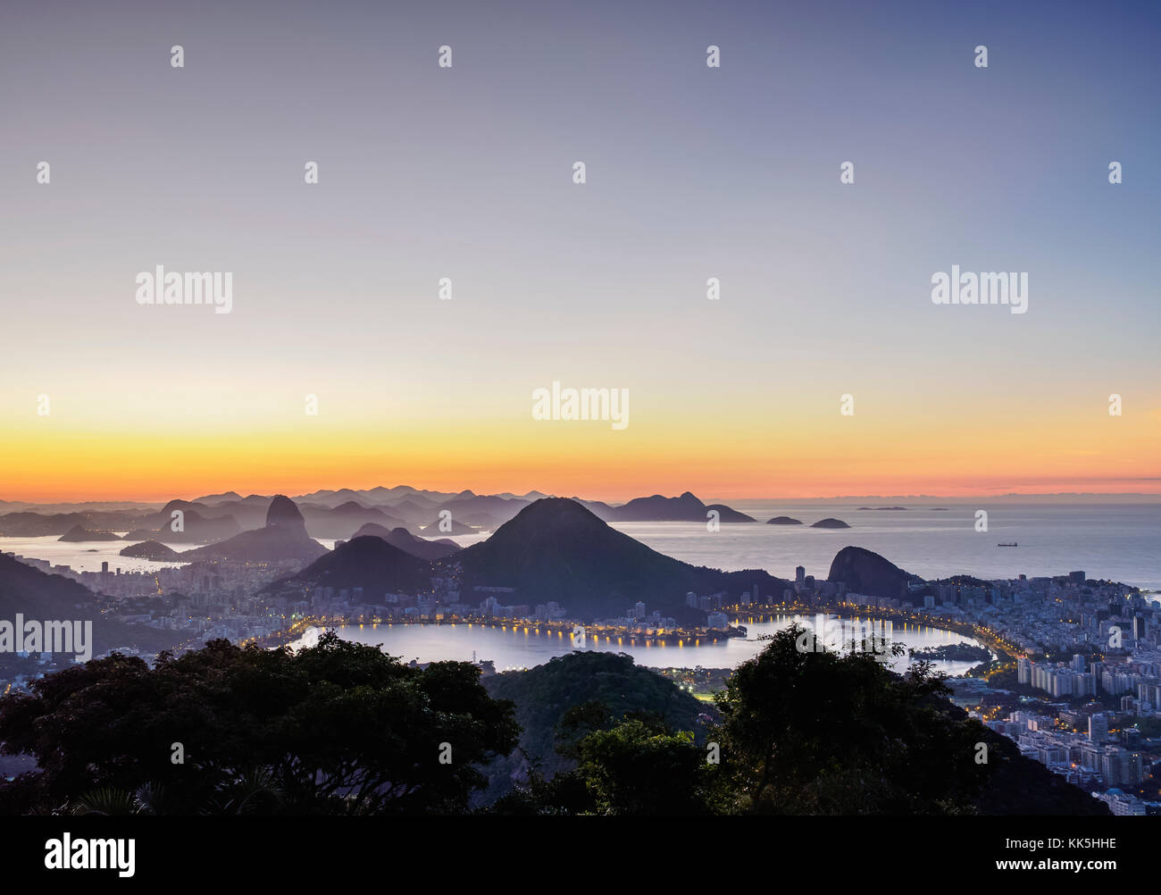 Stadtbild von Vista Chinesa im Morgengrauen, Rio de Janeiro, Brasilien Stockfoto