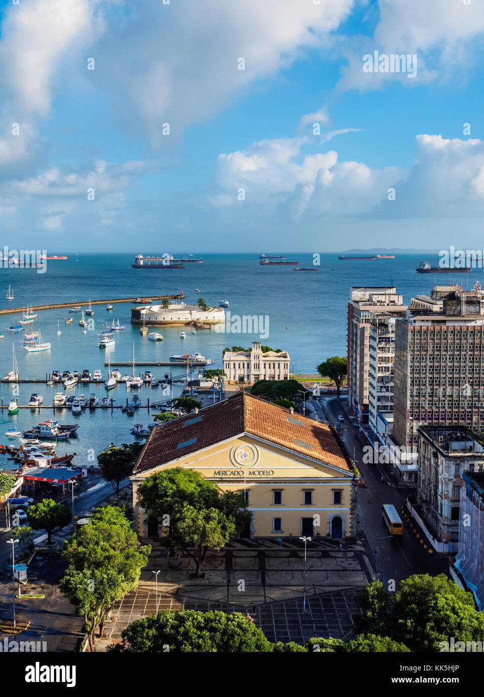 Mercado Modelo und All Saints Bay, Erhöhte Ansicht, Salvador, Bundesstaat Bahia, Brasilien Stockfoto