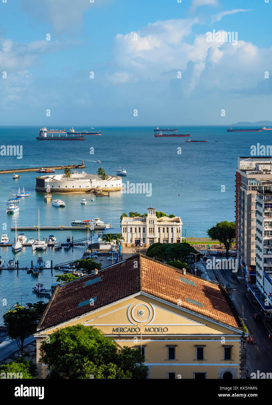 Mercado Modelo und All Saints Bay, Erhöhte Ansicht, Salvador, Bundesstaat Bahia, Brasilien Stockfoto