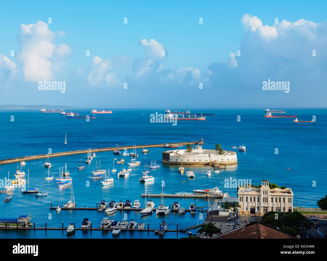 Porto dos saveiros und Sao Marcelo fort, Erhöhte Ansicht, Salvador, Bundesstaat Bahia, Brasilien Stockfoto