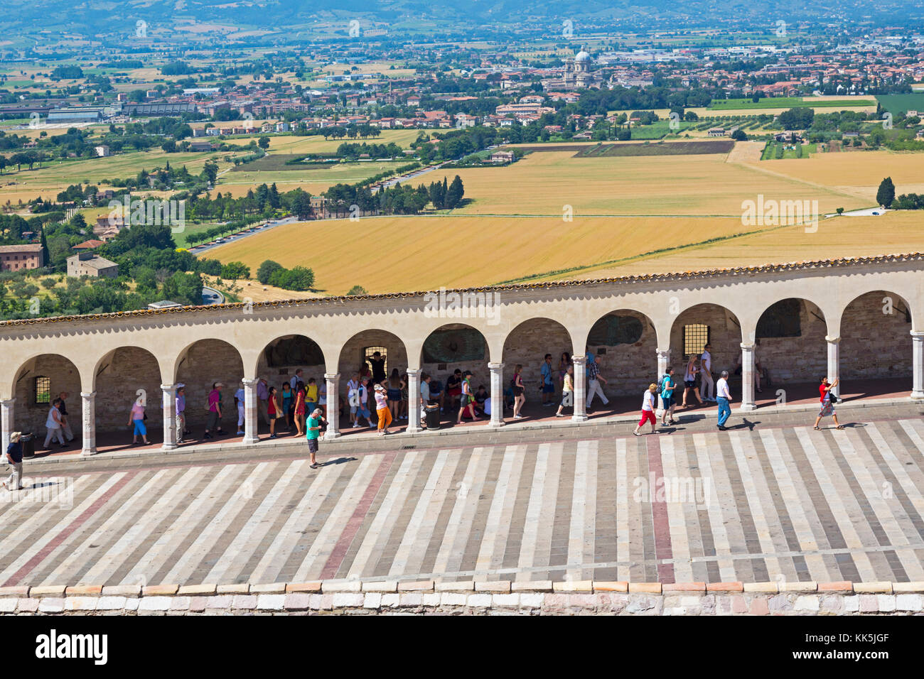 Assisi, Provinz Perugia, Umbrien, Italien. Basilica di San Francesco. Basilika des Heiligen Franziskus. Basilika Papale di San Francesco. Der Untere Platz. Die Stockfoto