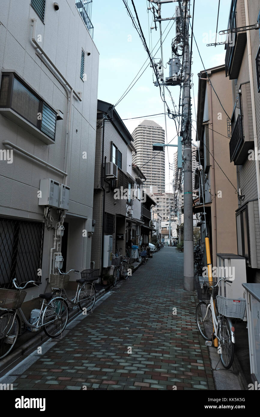 Eine schmale Straße in Tokyo im Business Viertel. Japan. Stockfoto