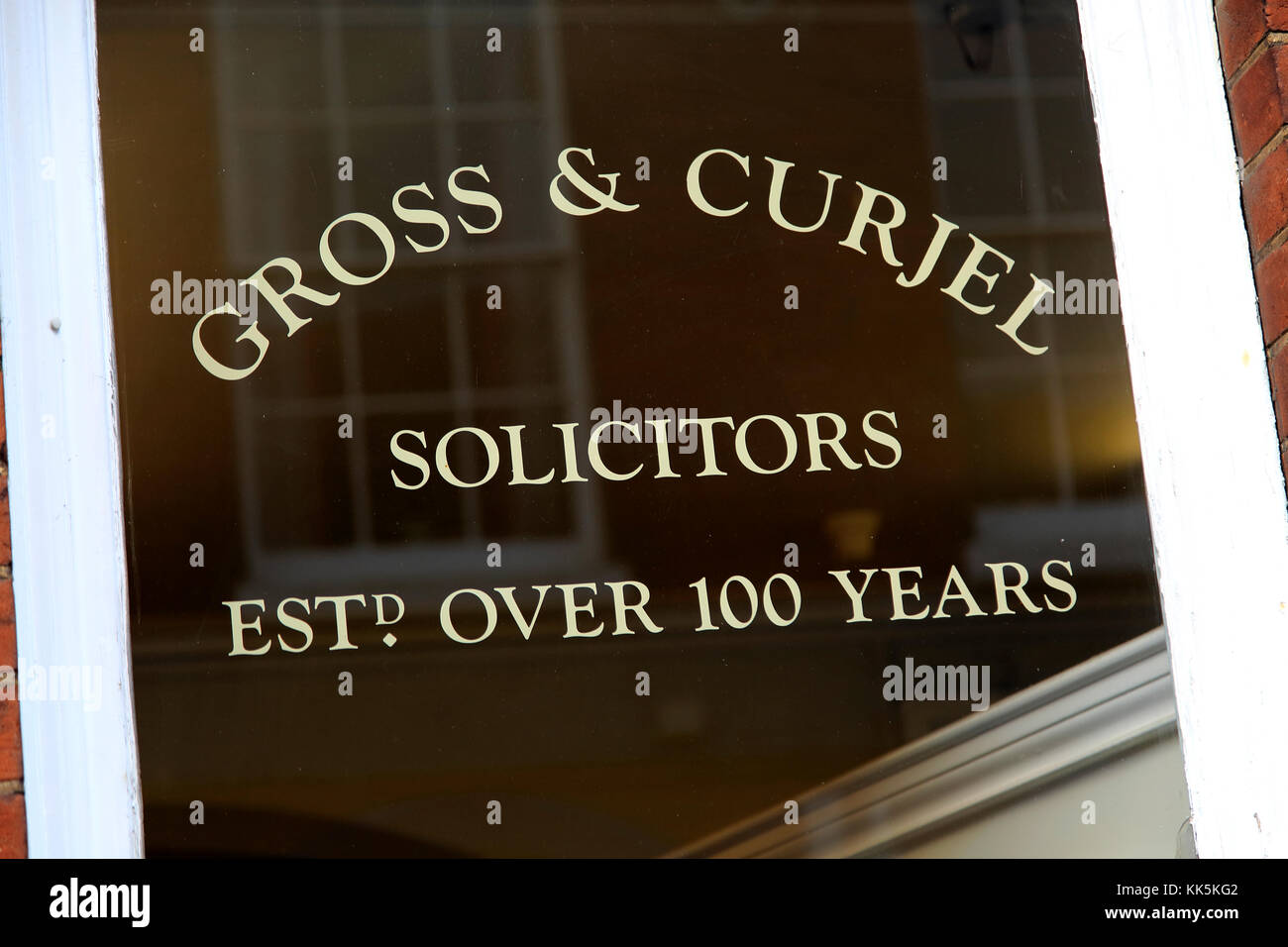 Zeichen Glastür Brutto- und Curjel Anwälte über 100 Jahre, Woodbridge, Suffolk, England, Großbritannien Stockfoto