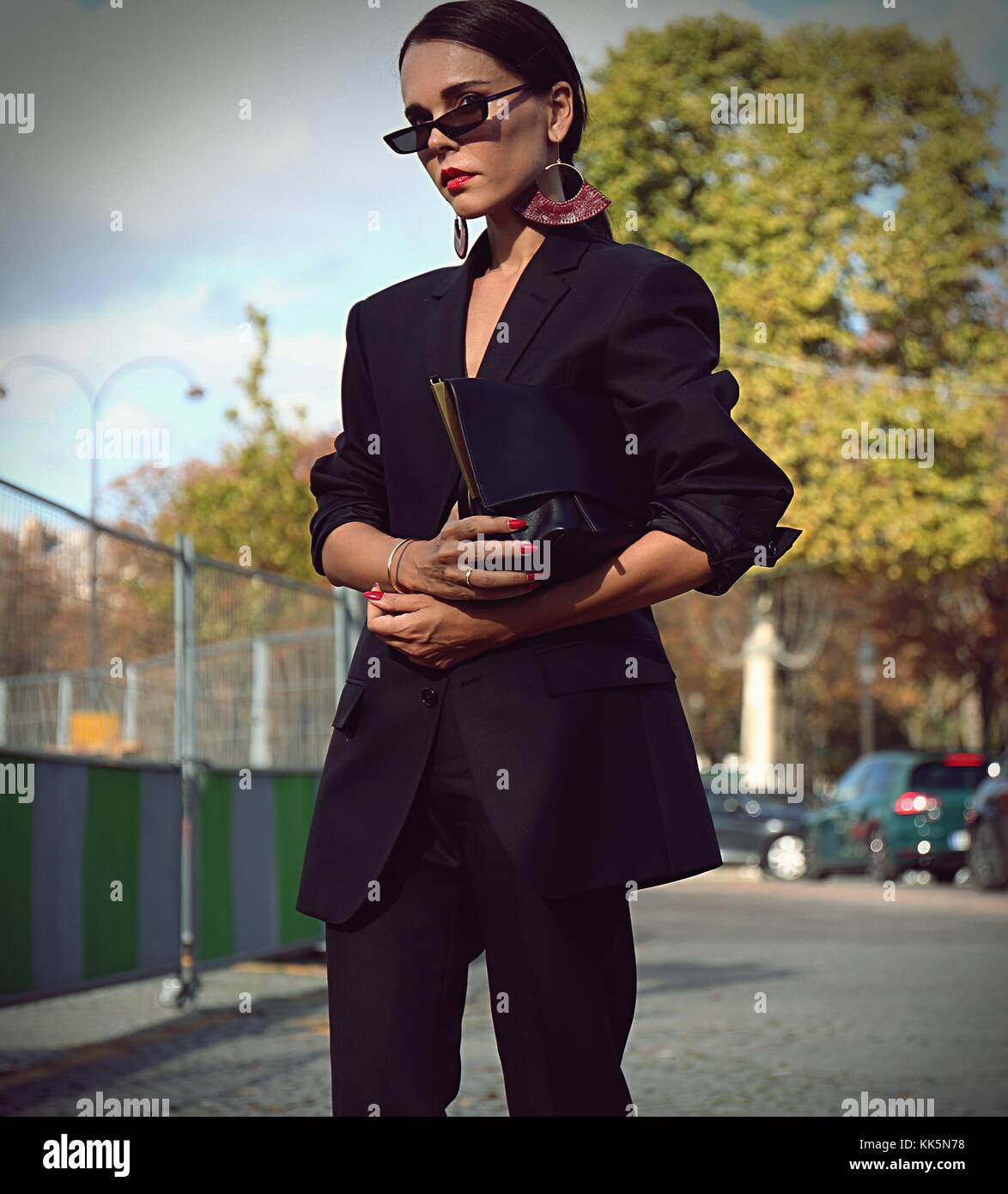 PARIS- 30. September 2017 Evangelie Smyrniotaki auf der Straße während der Pariser Fashion Week Stockfoto