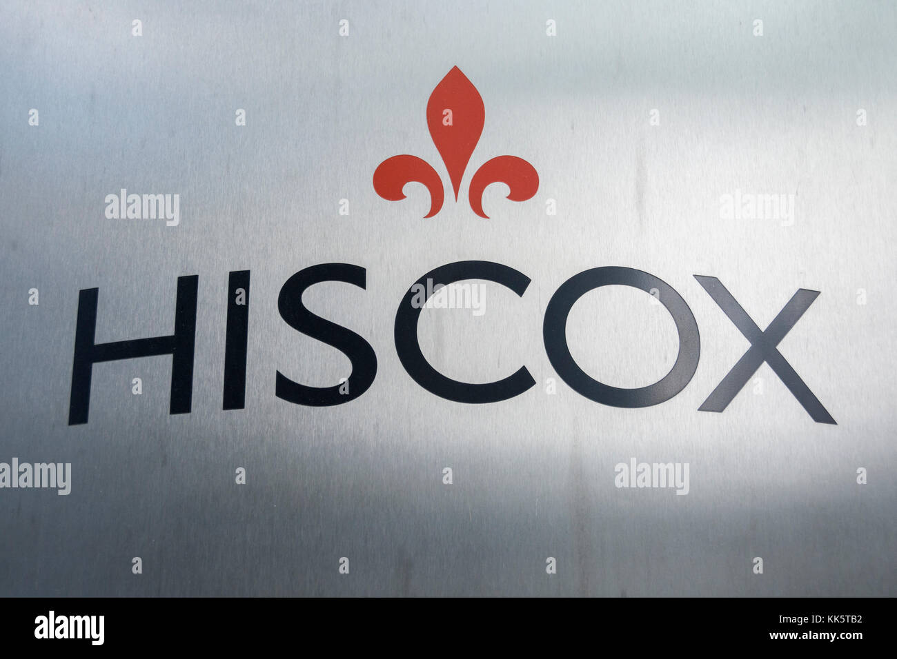 Schilder vor Hiscox, einem kleinen Versicherer und einer Heimversicherungsgesellschaft auf Great St. Helens, London, England, Großbritannien Stockfoto
