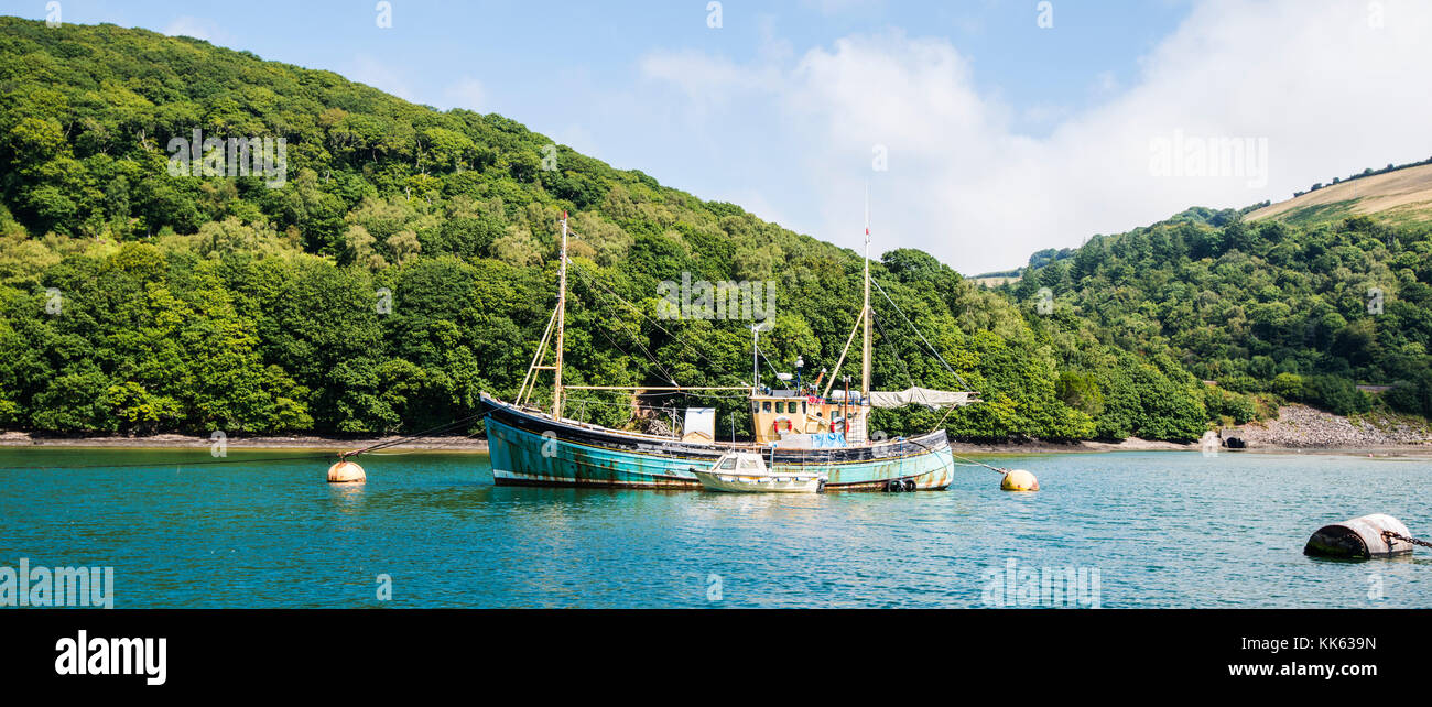 Aspekte der Dartmouth und Kingswear, wo die Schönheit des Flusses und seiner Umgebung zieht Tausende von Touristen, die kommen mit dem Auto und der Bahn zu genießen. Stockfoto