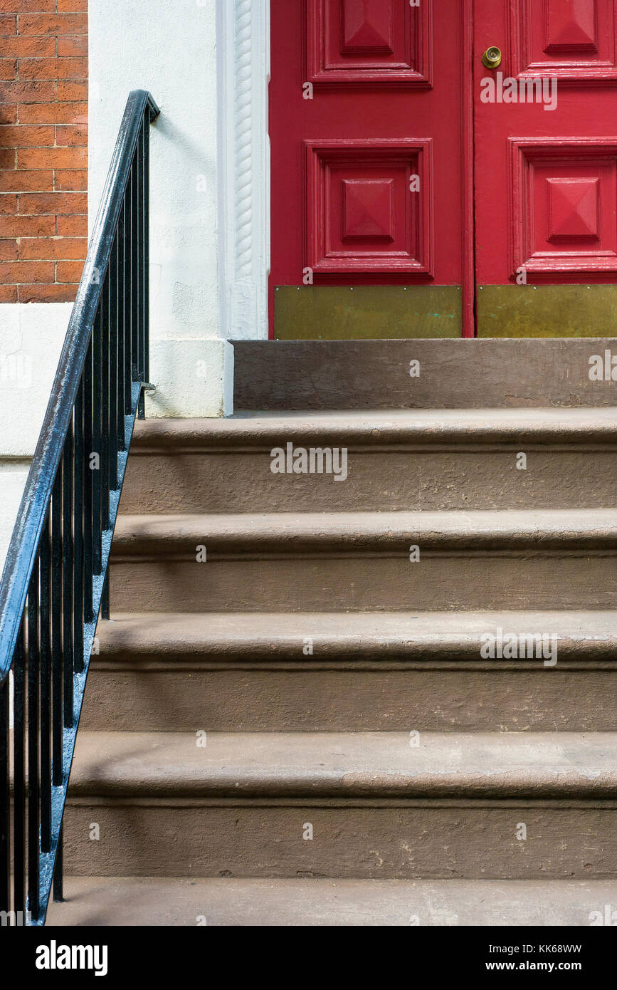 Schritte gehen, einen BROWNSTONE in New York City. Stockfoto