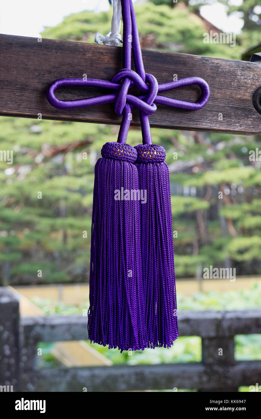 Nagano, Japan, 3. Juni 2017: Nahaufnahme eines lila Knoten an einem Tempel Vorhang an der buddhistischen Zenkoji Tempel in Nagano Stockfoto