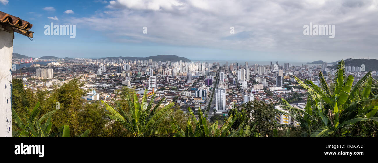Luftaufnahme von Santos Stadt - Santos, Sao Paulo, Brasilien Stockfoto