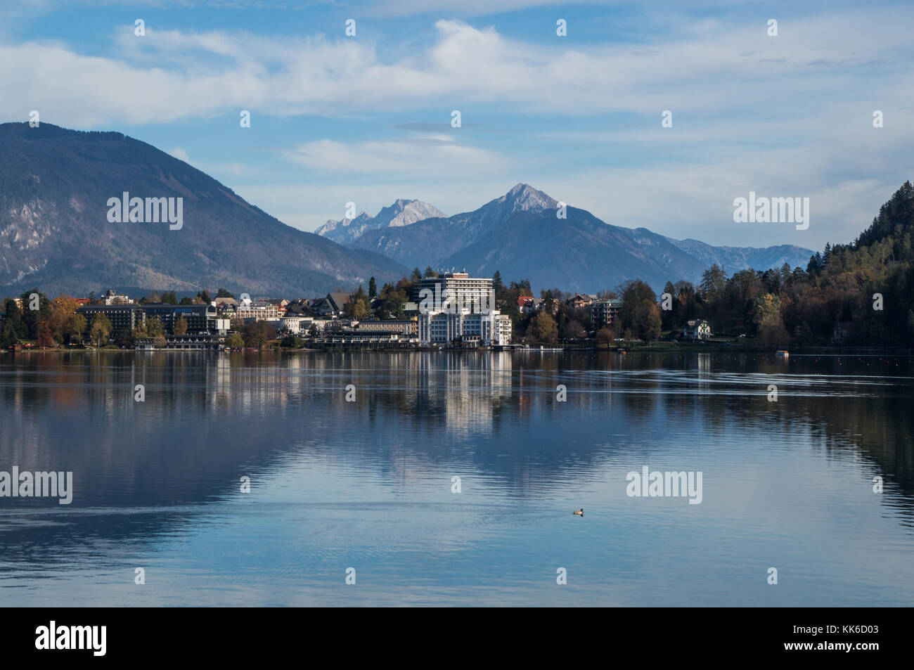 Der Kurort Bled, Slowenien über See mit den Alpen im Hintergrund Bled gesehen Stockfoto