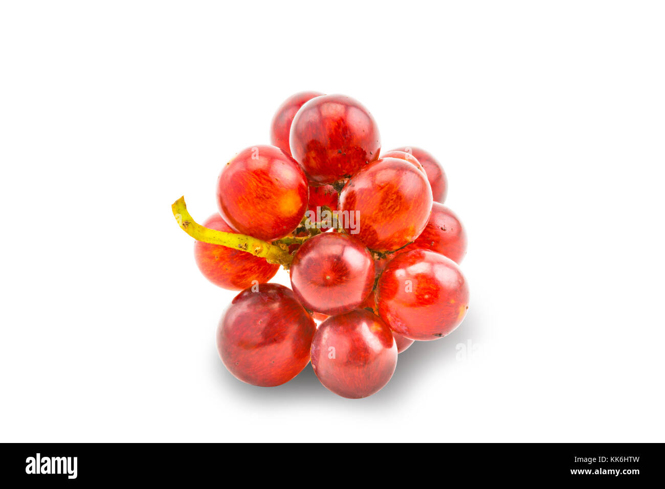 Frische rote Weintraube isoliert auf weißem Hintergrund Stockfoto