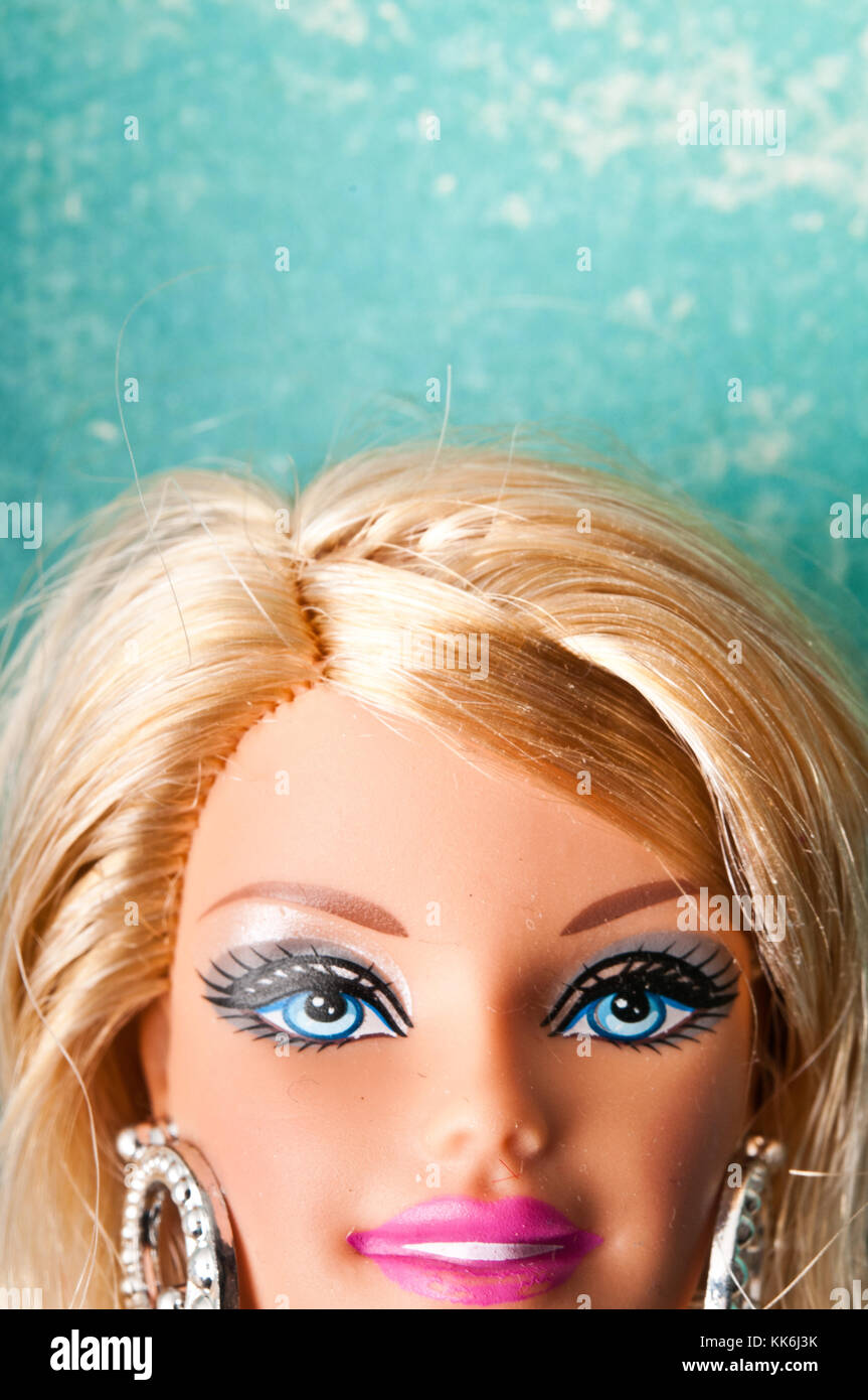Nahaufnahme einer blonden Barbie Gesicht Stockfoto