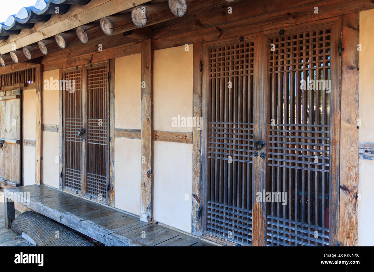 Elster Trägt Einen Koreanischen Traditionellen Hut Isoliert Auf Weißem Hintergrund Stock Vektor