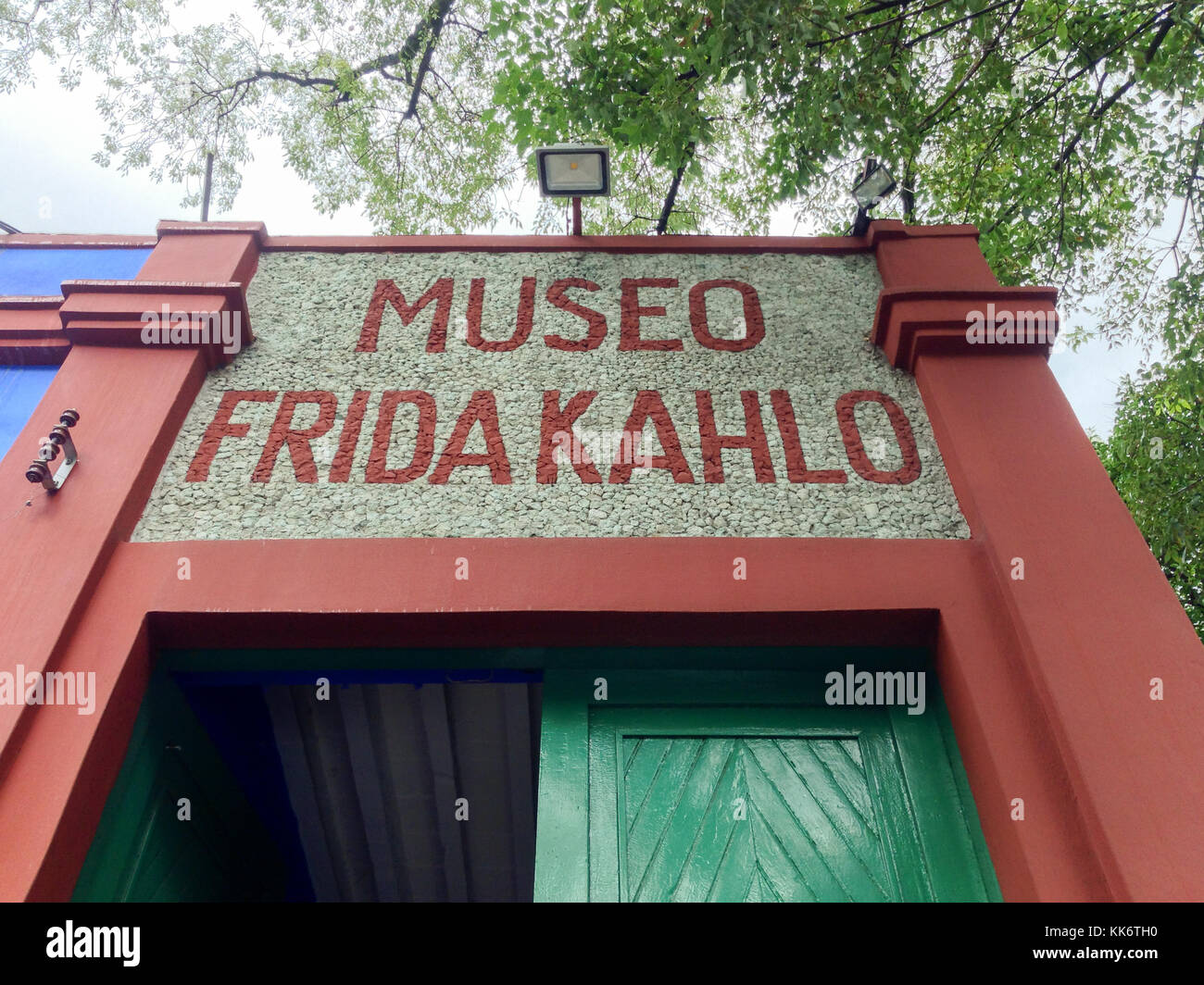 Coyoacan, Mexiko - Juli 7, 2013: Blaues Haus (La Casa Verde), historische Haus und Kunst Museum, das dem Leben und Werk der mexikanischen Künstlerin Frida Kahlo gewidmet Stockfoto