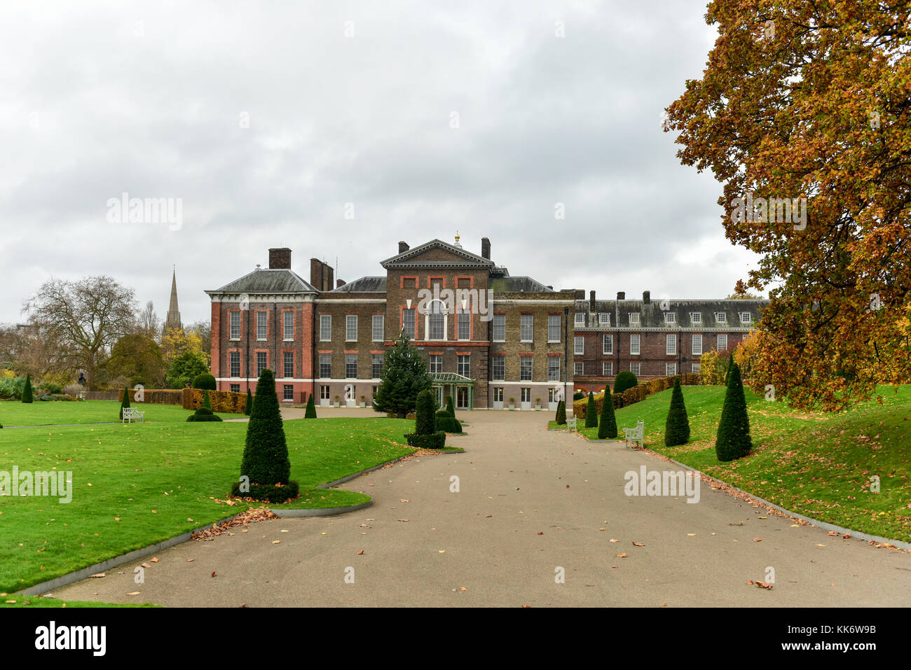 Kensington Palace in London, England. Kensington Palace ist eine königliche Residenz in Kensington Gärten, im Royal Borough von Kensington und Chelsea. Stockfoto