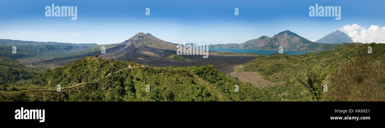 Balinesische Landschaft, Mount Agung Vulkan Gunung Agung, die ganz rechts, Bali, Indonesien gezeigt Stockfoto