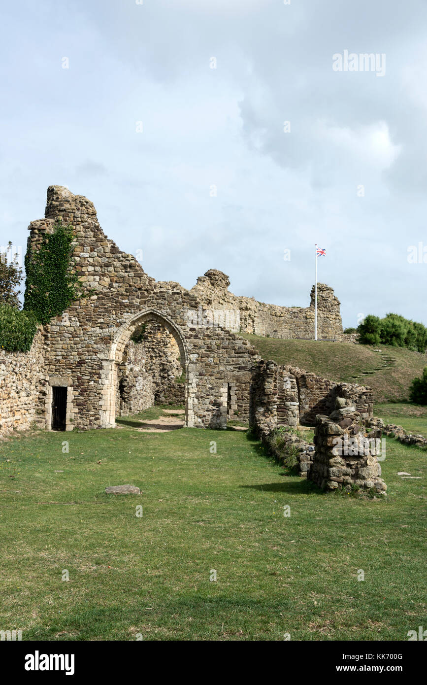 Hastings Castle war das erste normannische motte- und bailey-Schloss, das hier von Wilhelm dem Eroberer erbaut wurde. Innerhalb der Burg ist das gefallene Mauerwerk von t Stockfoto