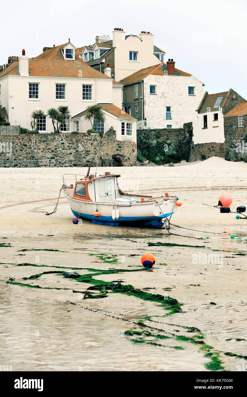 Eine malerische Ecke der alten Boot Hafen von St. Ives an der Nordküste von Cornwall, England, Großbritannien. Ebbe Stockfoto