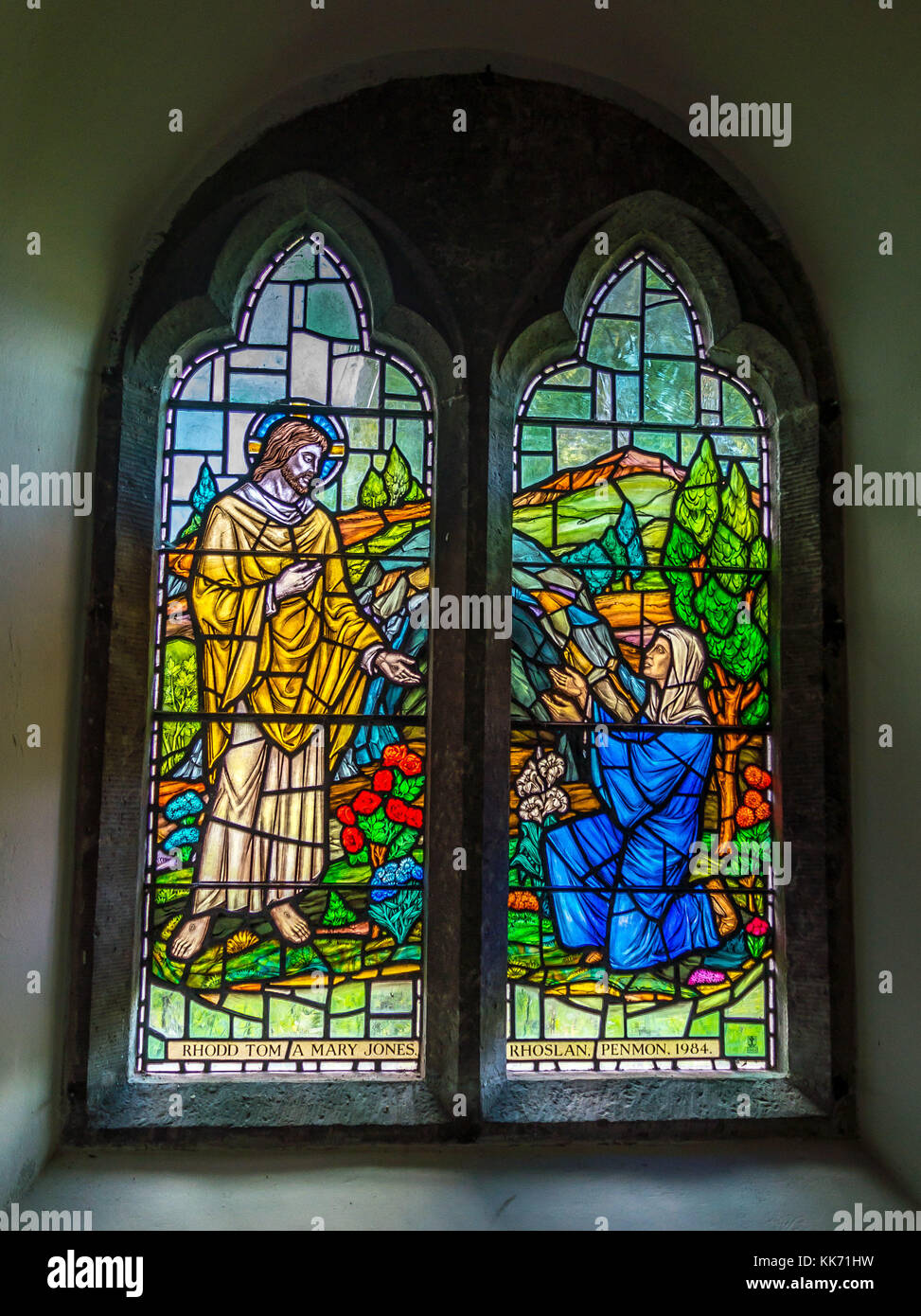 "Der auferstandene Christus erscheinen, um Mary Magdalene", Priorat Kirche des St. Seiriol, Penmon, Anglesey, Wales, UK Stockfoto