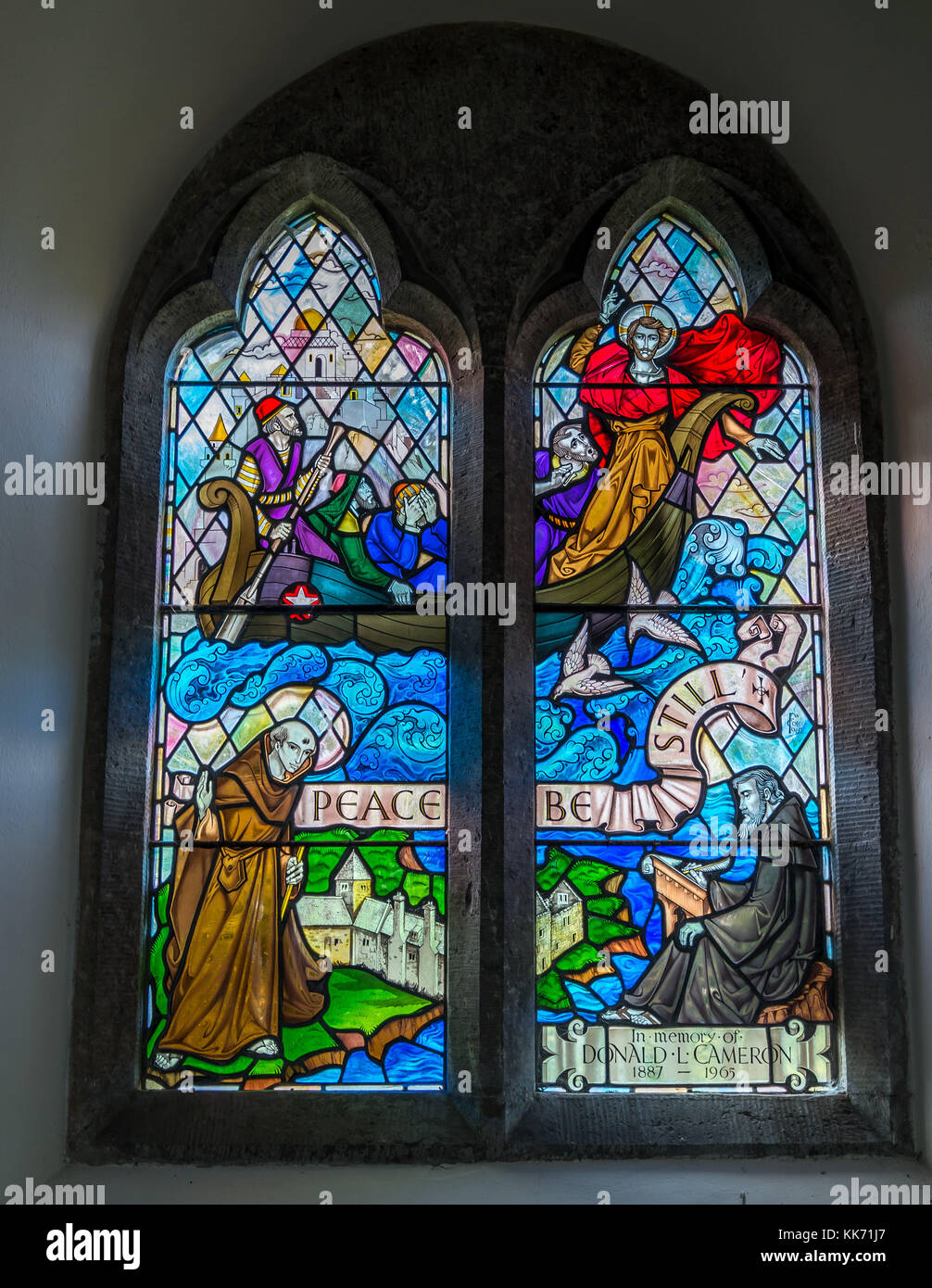 "Christus Beruhigung der Wasser, und die walisischen Heiligen Seiriol und Cybi' Klosterkirche St. Seiriol, Penmon, Anglesey, Wales, Großbritannien Stockfoto