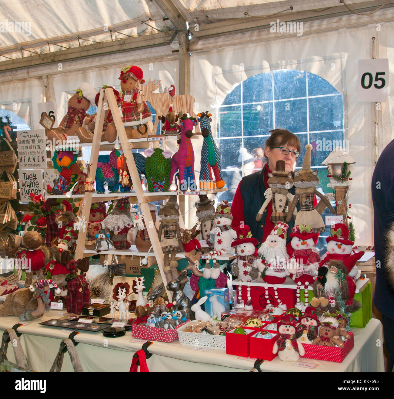 Rochester Kent Weihnachtsgeschenk Marktstand mit Soft Toys Stockfoto