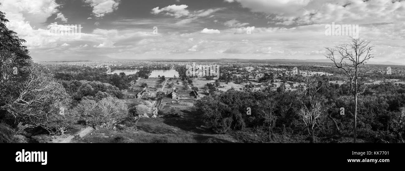 Anbetung Pavillon Ruinen: Norden und Süden Palace, Nandi, Pavillon und Baray, vor - längst vergangene angkorianische Khmer Hindu Tempel Landschaft von Wat Phou, Champasak, Laos Stockfoto
