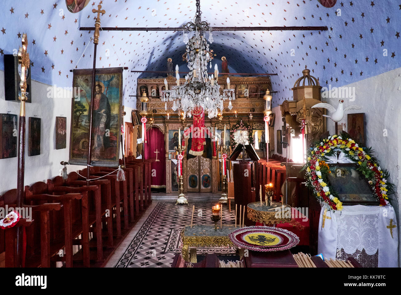 Das Innere der Griechisch-orthodoxen Kirche, Ikaria, Griechenland Stockfoto