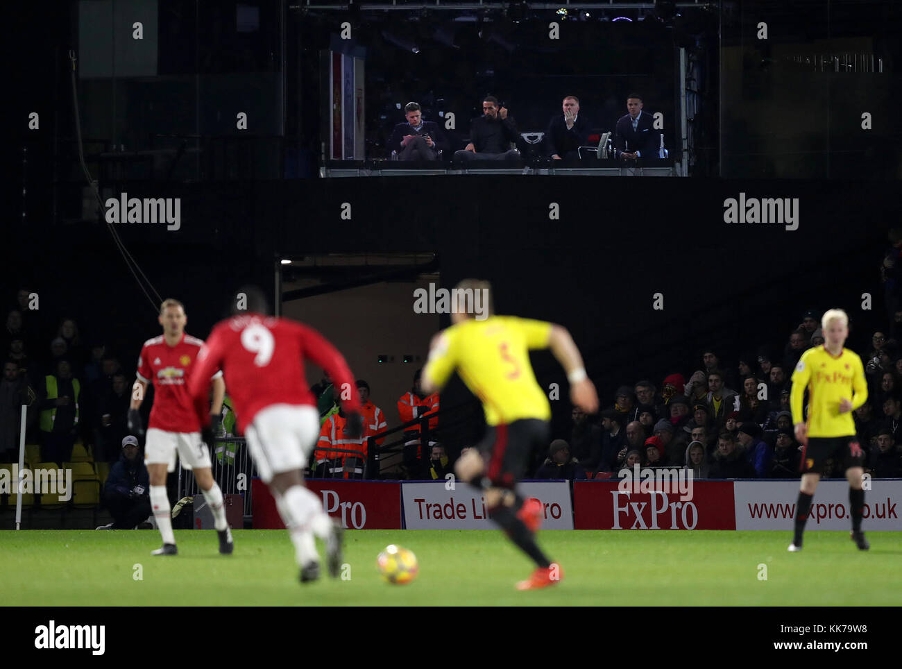 Bt Sport Moderator Jake Humphrey L R Neben Experten Rio Ferdinand Paul Scholes Und Jermaine Jenas Wach Das Spiel Aus Dem Tv Studio Wahrend Der Premier League Match An Der Vicarage Road Watford Stockfotografie