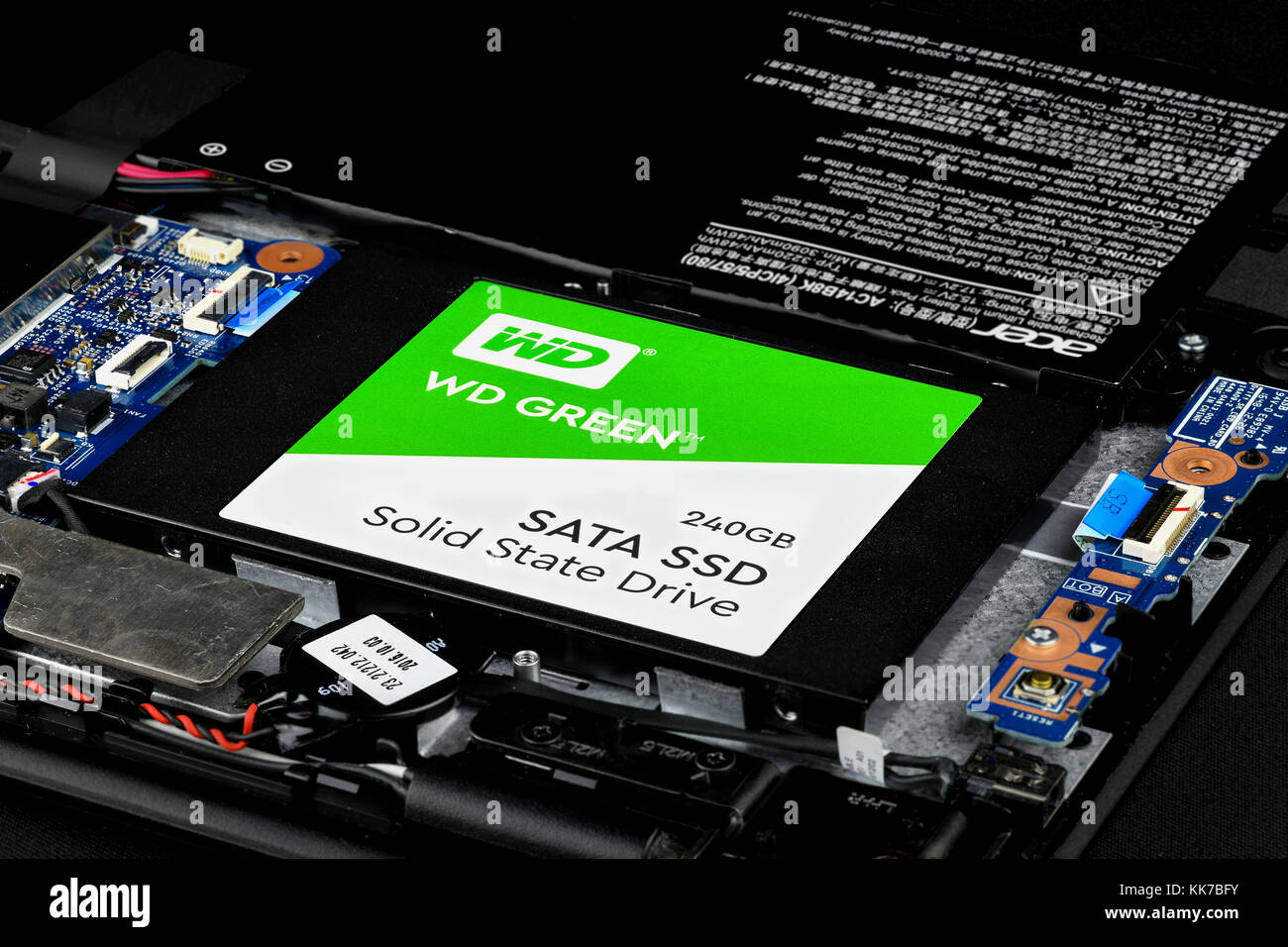 Green SATA SSD-Festplatte eines Laptops Stockfotografie - Alamy