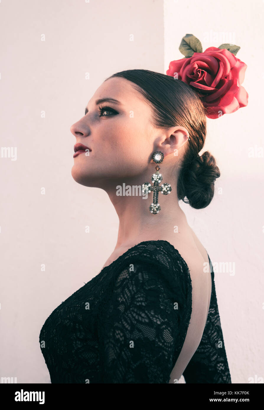 Spanische Frau in einem typischen flamenco Kleid. Stockfoto