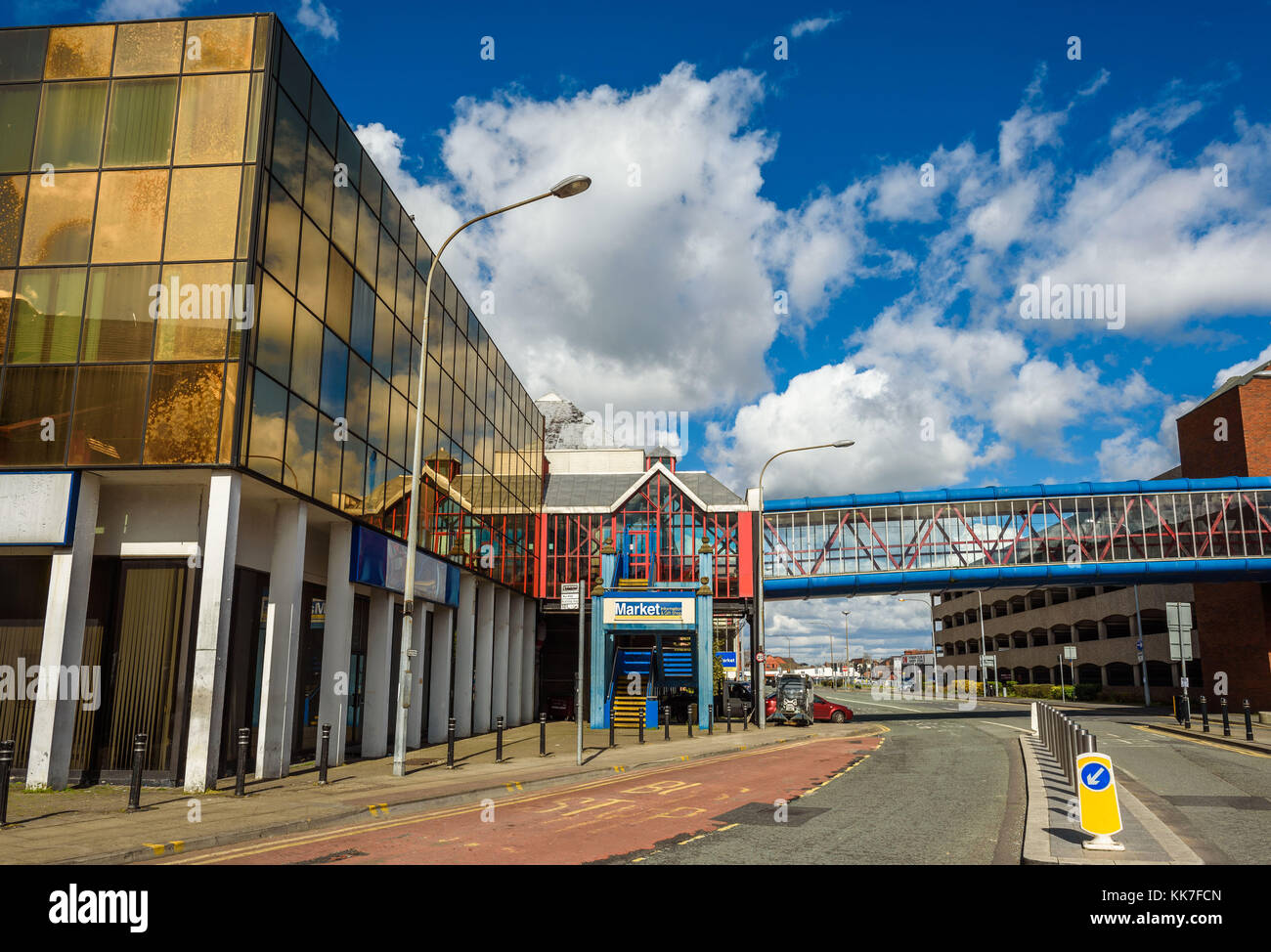 Der Eingang zum alten Markt und Geschenk Schuß in Warrington, Cheshire. Stockfoto